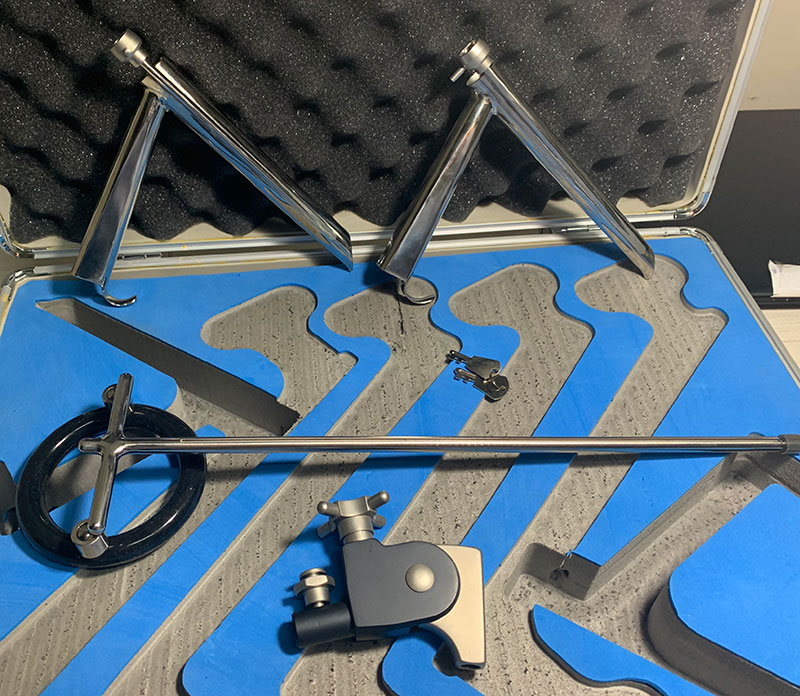 Laringoscopio Rigido de 2 medidas con Soporte de pecho